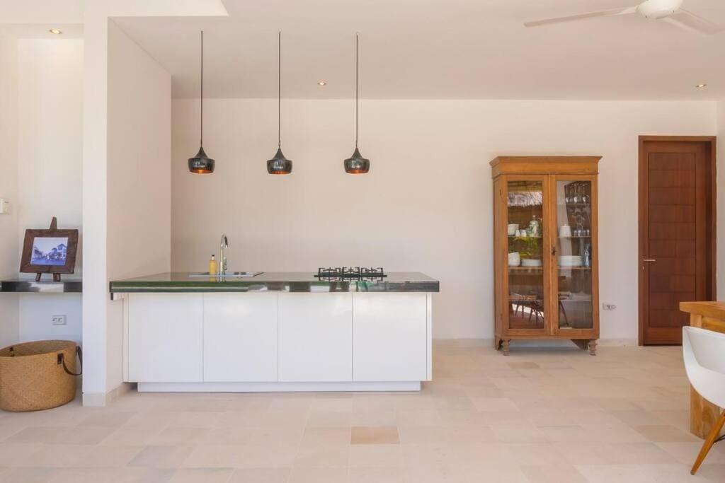 Villa Hidden Pearl, With Private Cook And Pool كارانغاسِم المظهر الخارجي الصورة