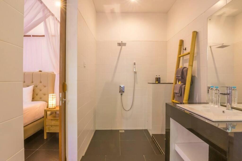 Villa Hidden Pearl, With Private Cook And Pool كارانغاسِم المظهر الخارجي الصورة